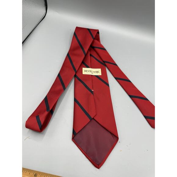 Vintage Porky Pig Neck Tie Benchmark Red Stripe Looney Tunes Made USA - Picture 2 of 6